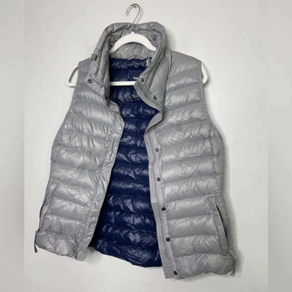 GAP 90% Down Puffer Vest Gray Silver Women’s Small Full Zip Button Layer Winter - Picture 2 of 9